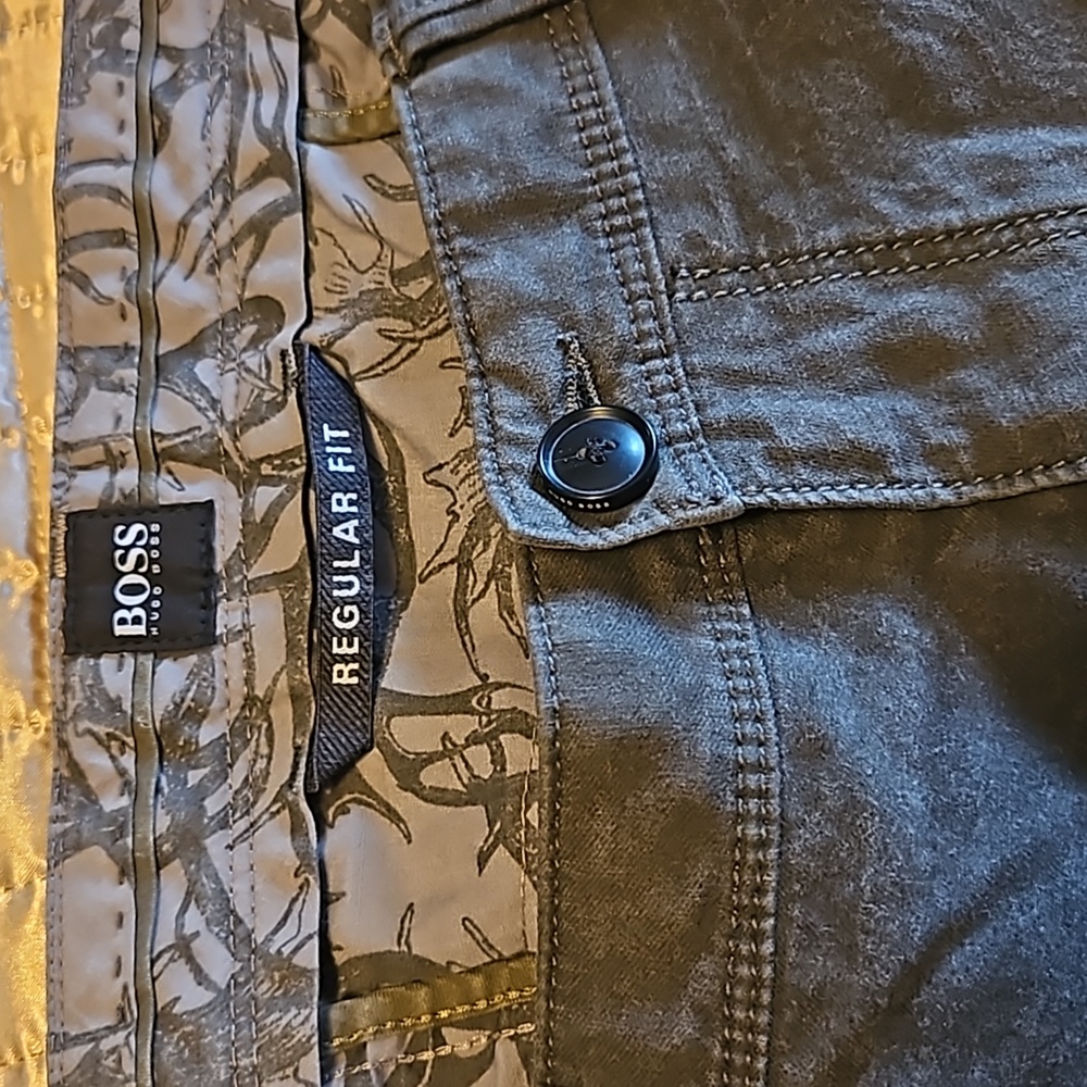 HUGO BOSS regular fit. Size40